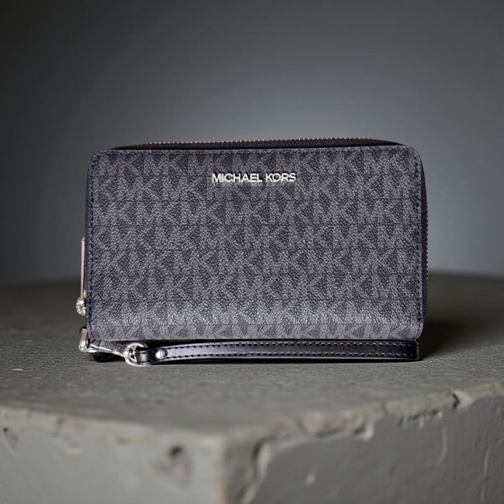 Michael Kors Adele Logo Smartphone Wallet - Black